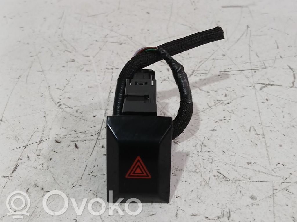 Toyota Corolla E160 E170 Hätävilkkujen kytkin 