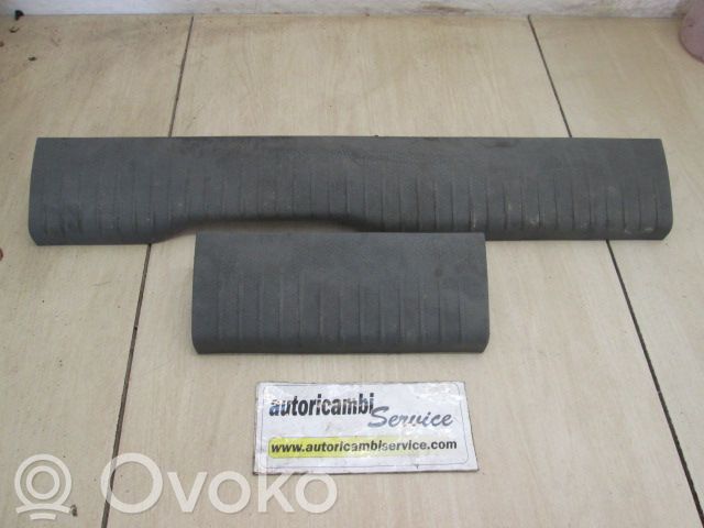 Trunk/boot sill cover protection   5JQ21BD5AB
