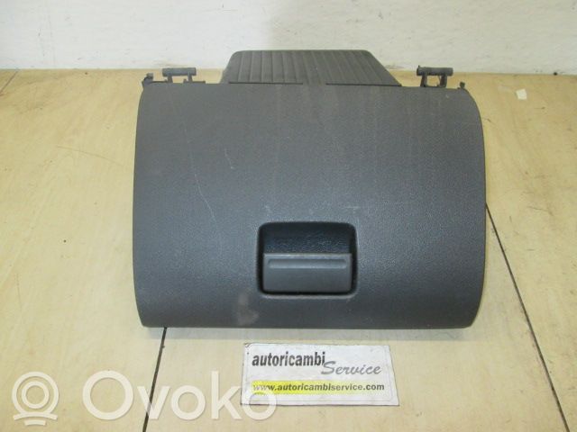 Juego guantera   4M51A06044CE