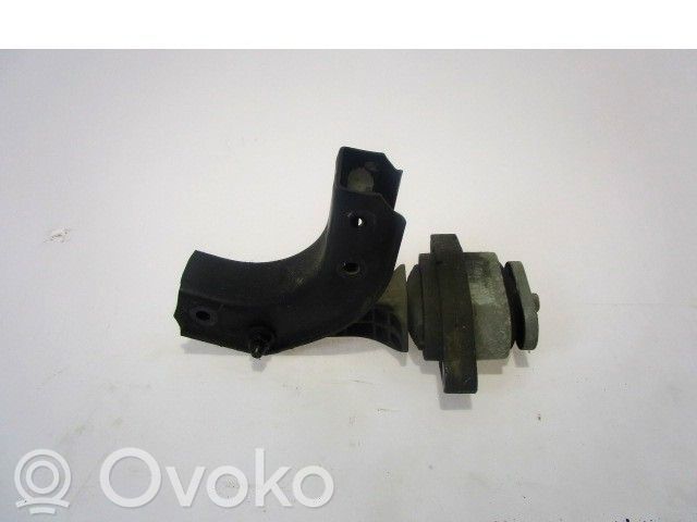 Chevrolet Kalos Engine mounting bracket 
