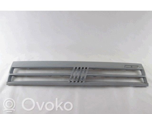 Mercedes-Benz C W202 Etupuskurin ylempi jäähdytinsäleikkö 