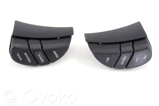 Chrysler Voyager Steering wheel buttons/switches 