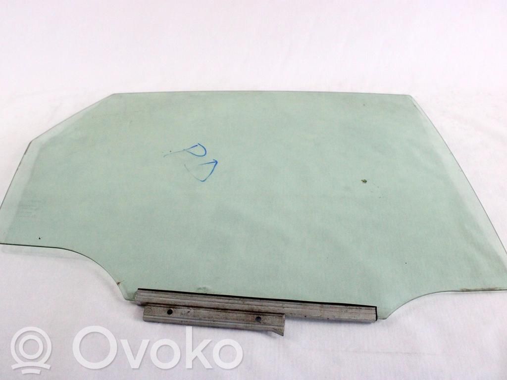 Subaru Trezia Luna de la puerta trasera 