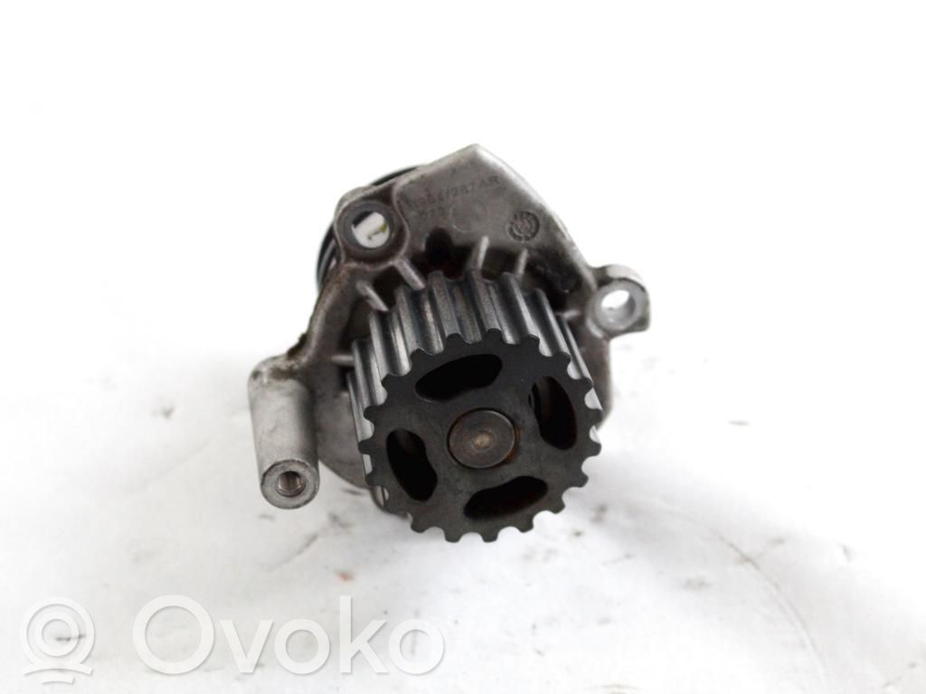 Audi A4 S4 B8 8K Vesipumppu 