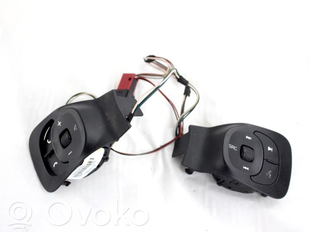Fiat 500L Boutons / interrupteurs volant 