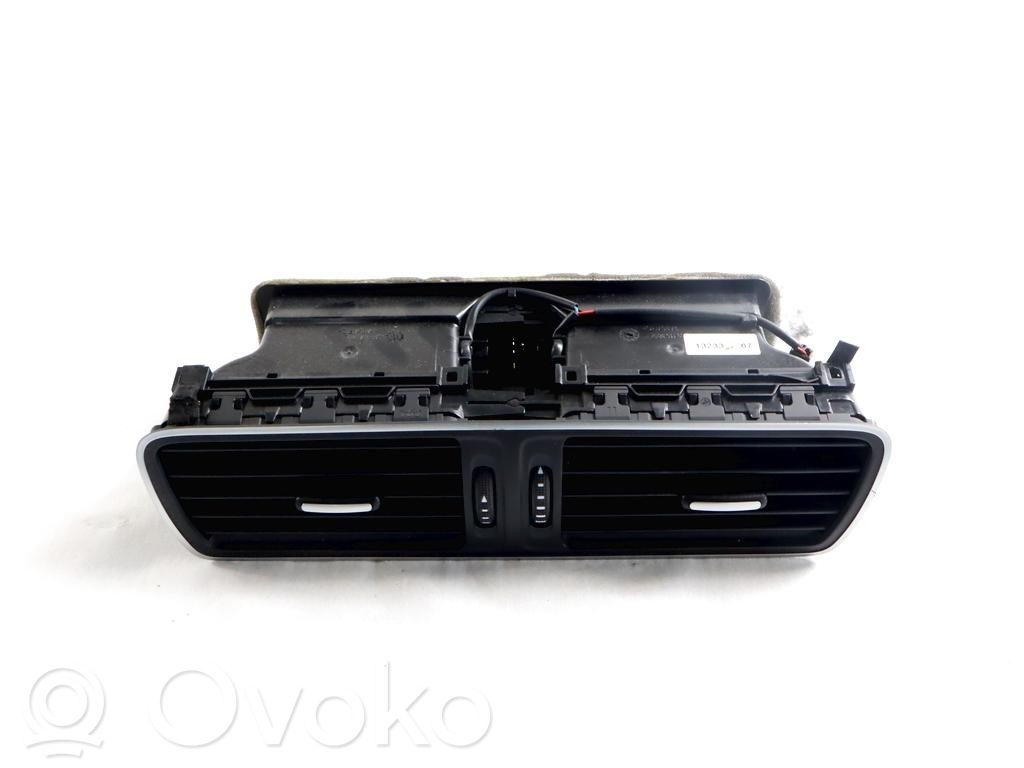 Volkswagen PASSAT B7 Griglia di ventilazione centrale cruscotto 