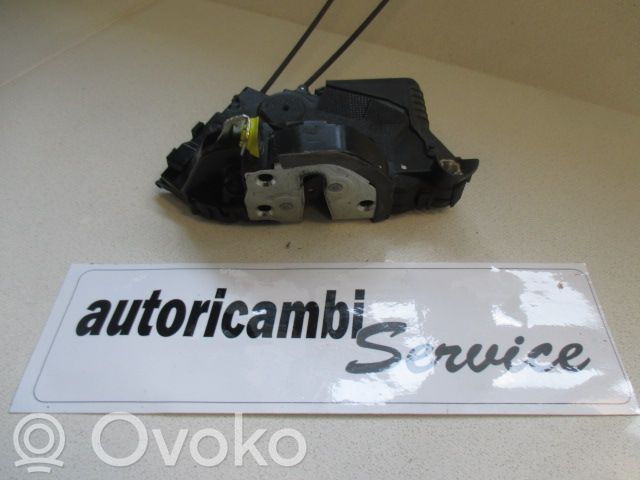 Toyota Yaris Etuoven lukko 
