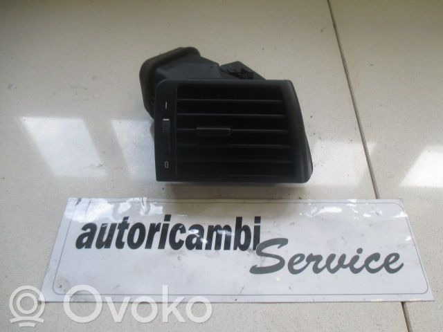 BMW 3 E46 Kojelaudan sivutuuletussuuttimen kehys
