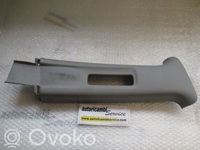 Capac stâlp (B) (inferior)   84111SAA