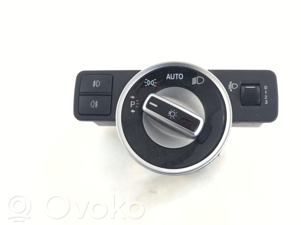 Infiniti Q30 Interruttore di regolazione livello altezza dei fari 