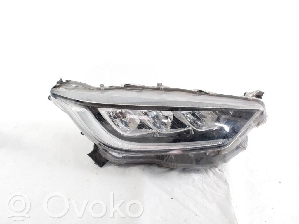 Toyota Yaris XP210 Lampa przednia 