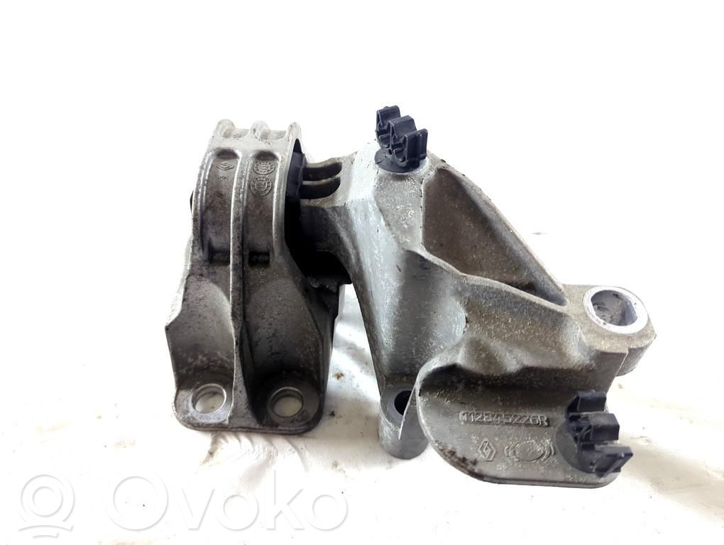 Dacia Duster Engine mounting bracket 