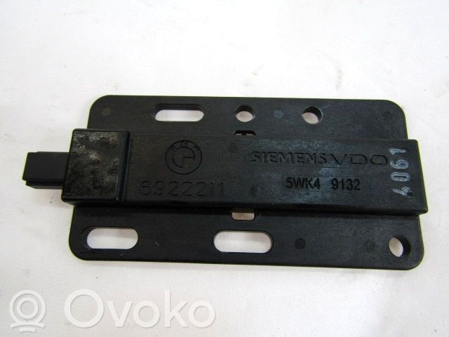 Pystyantennivahvistin   6922211