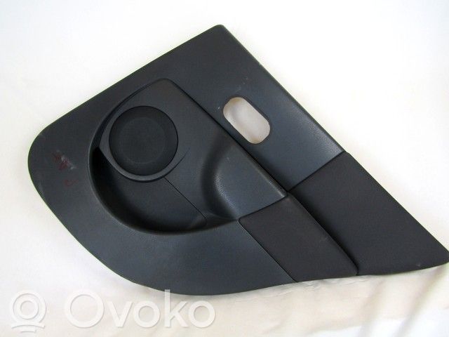 Moldura del tarjetero de la puerta trasera