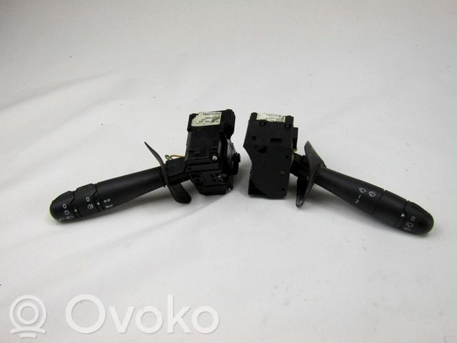 Dacia Logan I Wiper turn signal indicator stalk/switch 