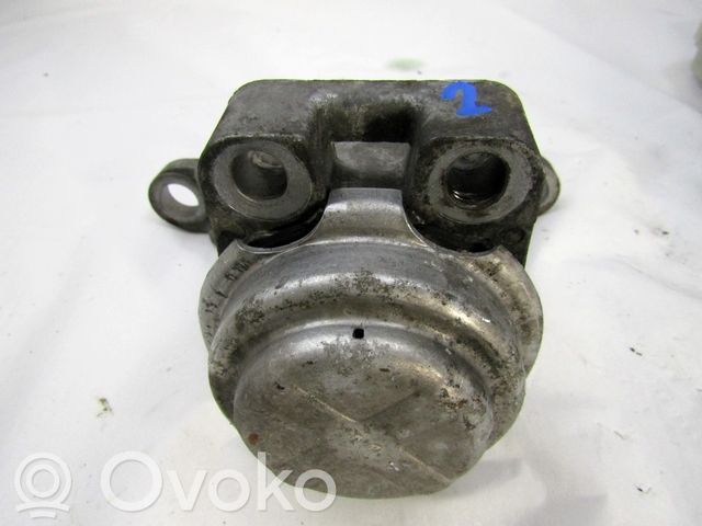 Ford Mondeo MK IV Engine mounting bracket 