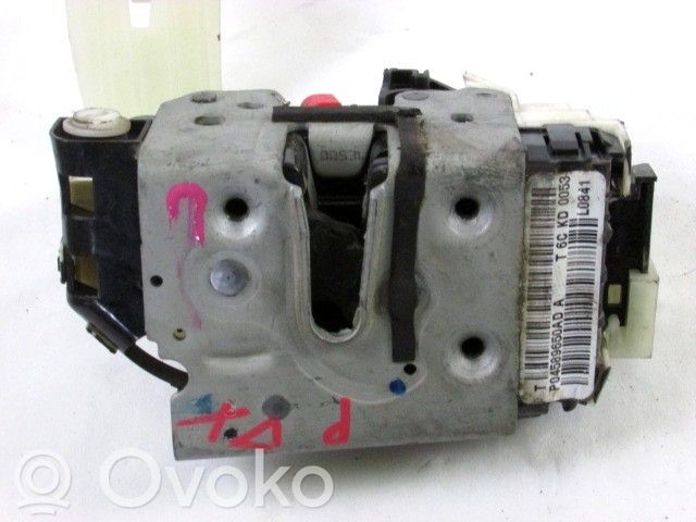 Front door lock   04589650AD