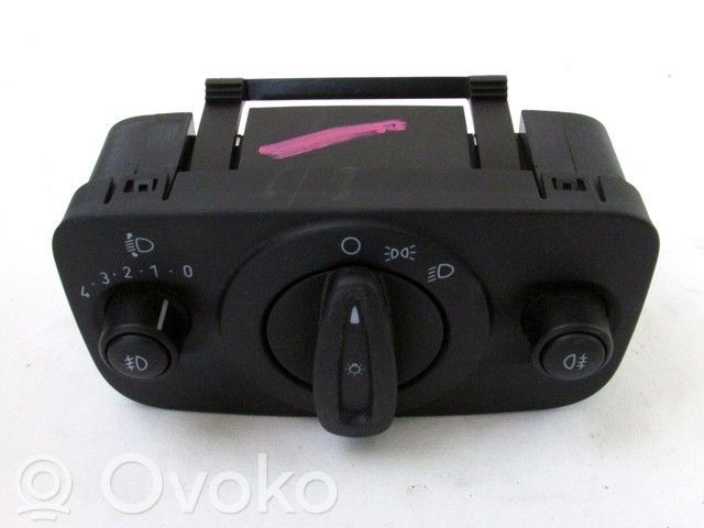 Bouton commande réglage hauteur de phares   8A6T13A024BB