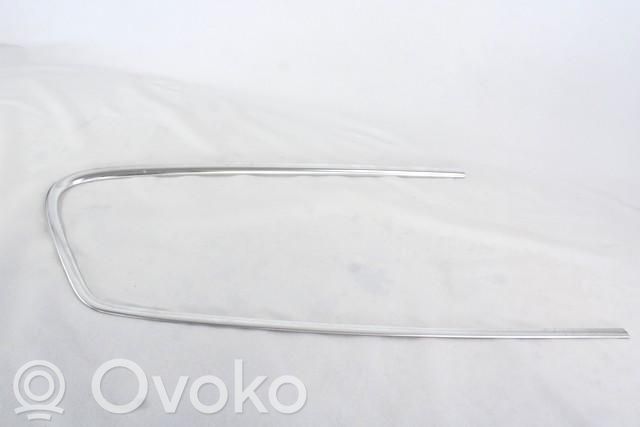 Volkswagen PASSAT B7 Listwa szyby czołowej / przedniej 