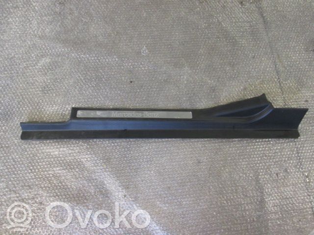 Mercedes-Benz C W203 Copertura del rivestimento del sottoporta posteriore 