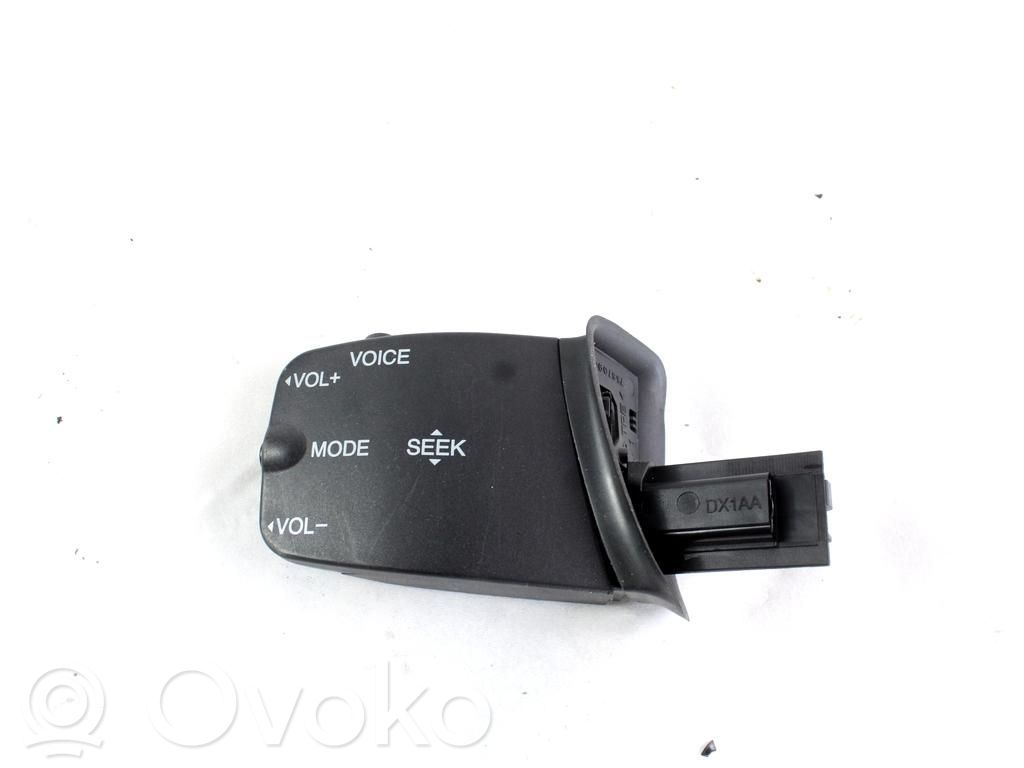 Ford Focus Pulsanti/interruttori sul volante