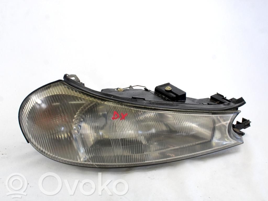Ford Mondeo MK II Lampa przednia 