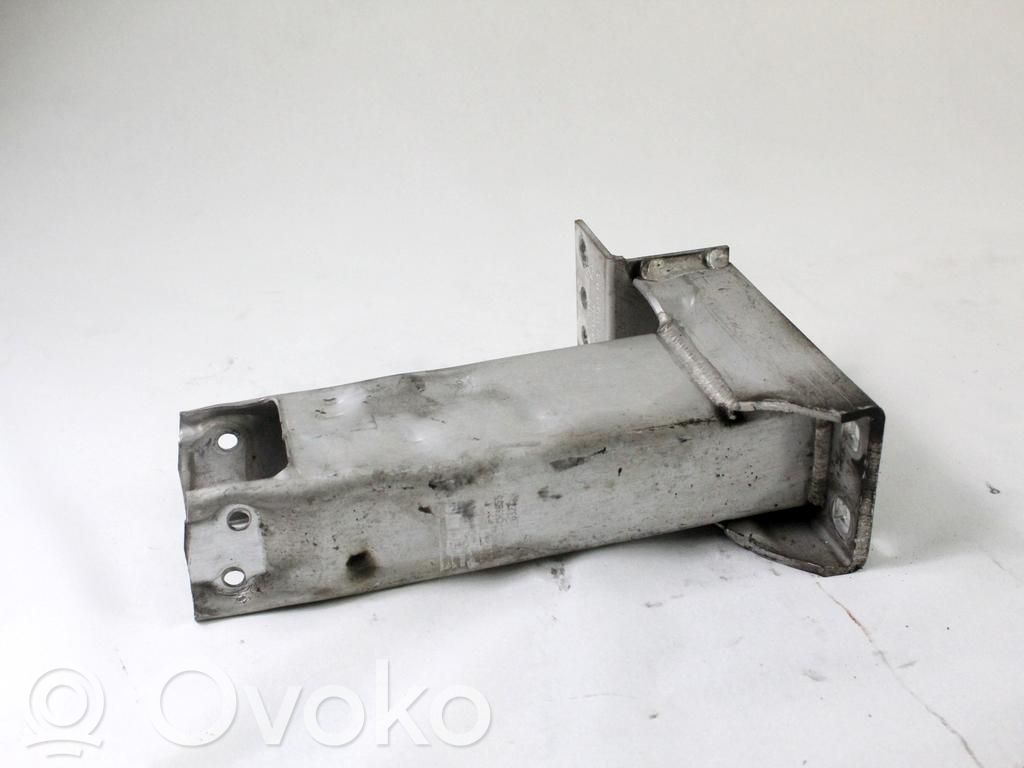 Priekšpusē bampera sija / balka   51113439733
