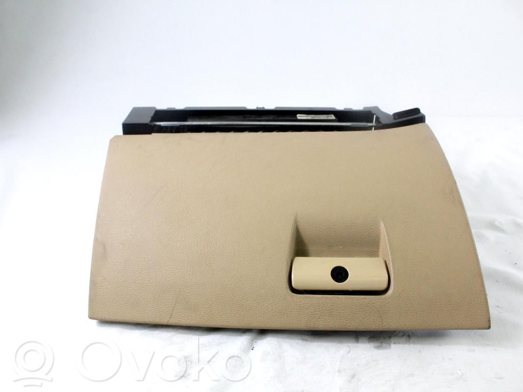 BMW X3 E83 Daiktadėžės (bordačioko) komplektas 