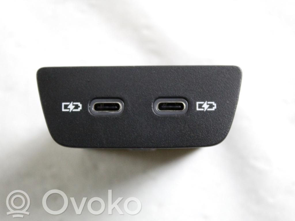 Volkswagen Golf VIII Priză USB