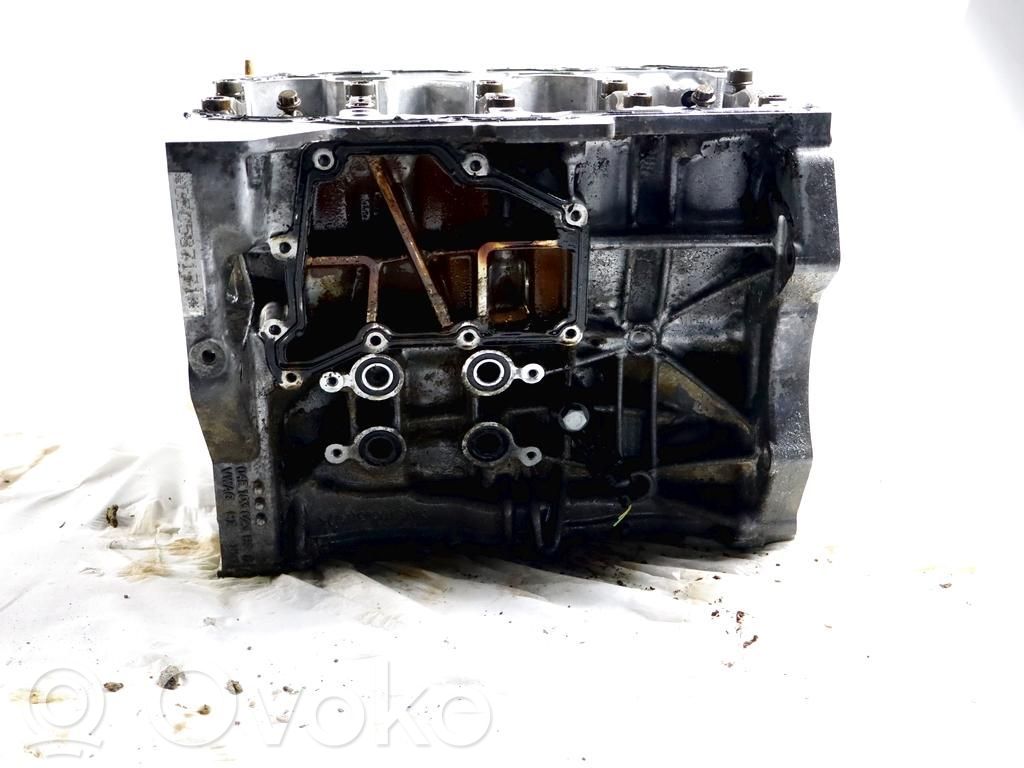 Volkswagen Golf VII Blok silnika 