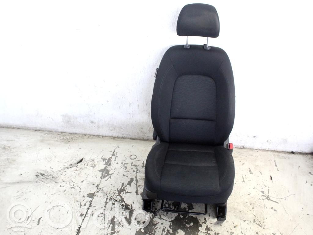 Hyundai ix20 Etumatkustajan istuin 