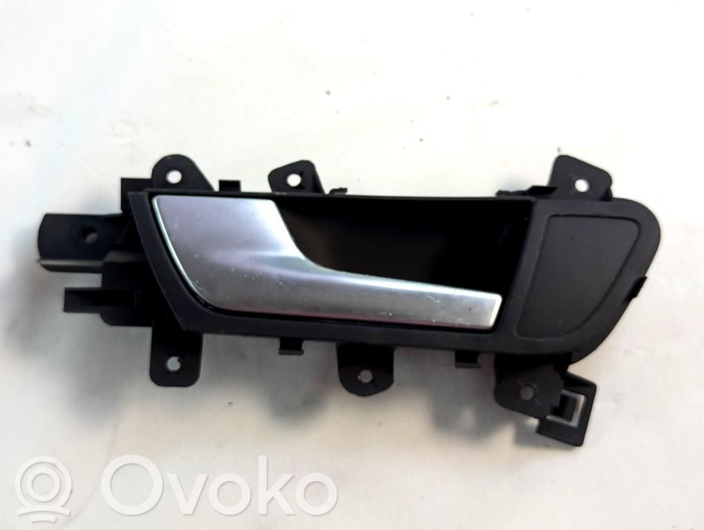 Manecilla interna puerta delantera   8K0839019