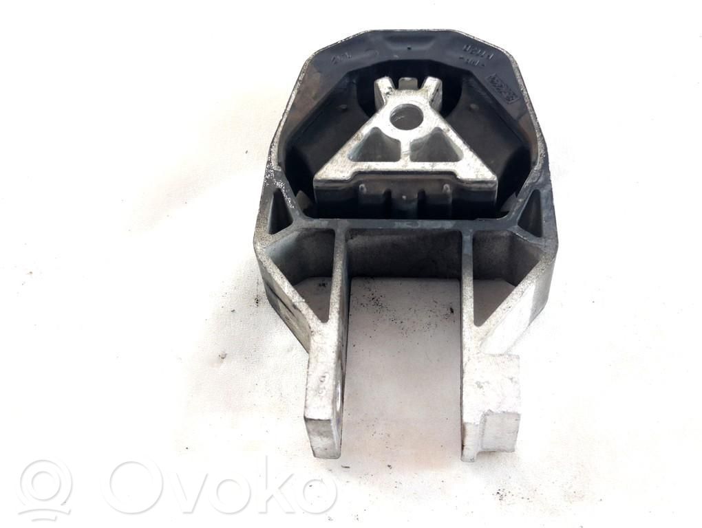 Ford Focus Engine mounting bracket 