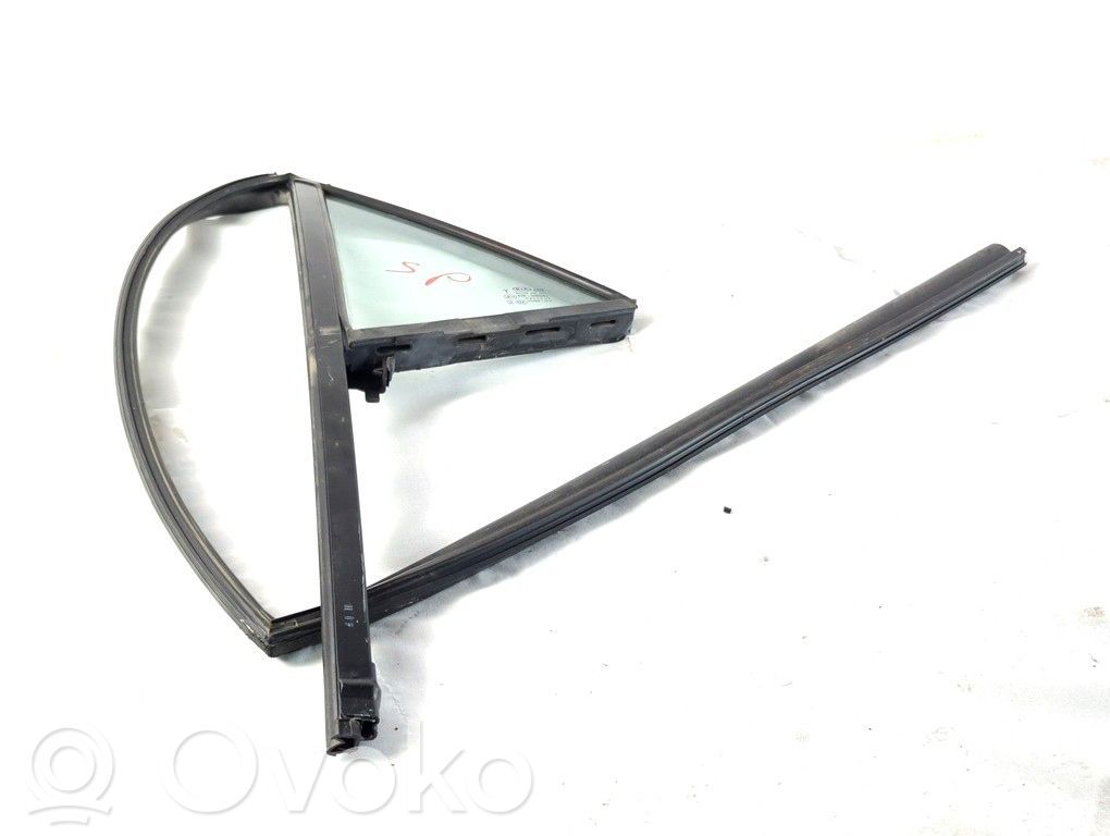 KIA Stonic Geam lateral spate