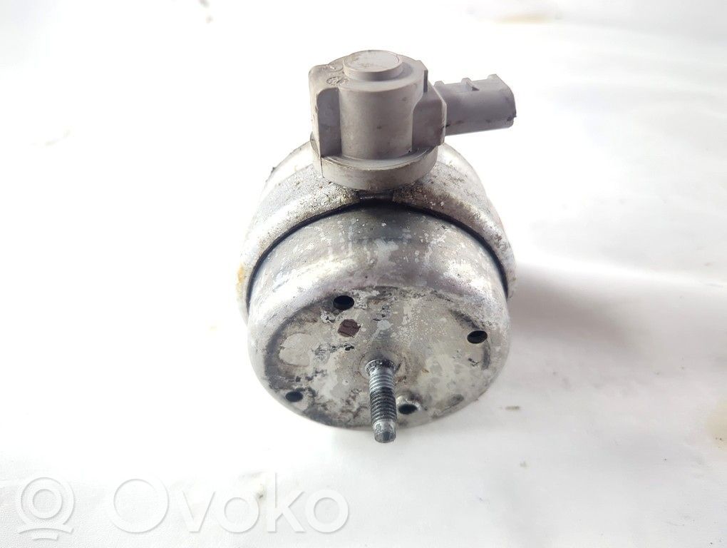 Audi A4 S4 B6 8E 8H Łapa / Mocowanie silnika 