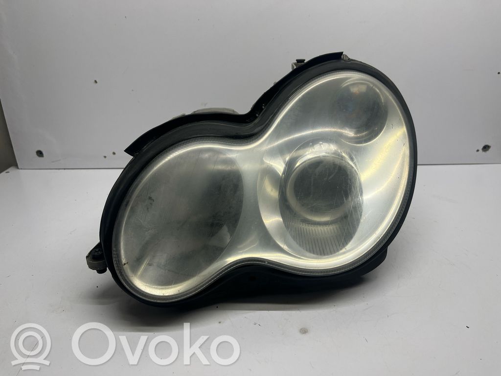 Mercedes-Benz C W203 Lampa przednia 