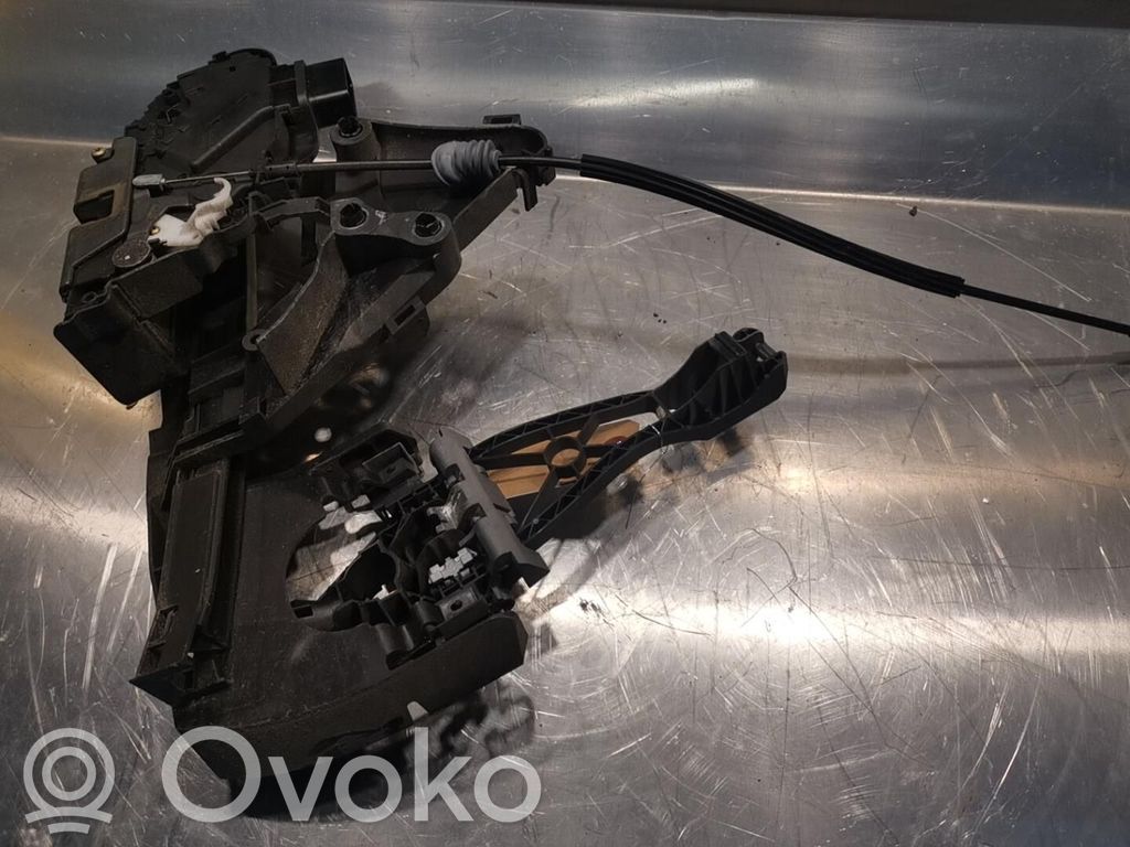 Volvo V50 Priekšpusē slēdzene 