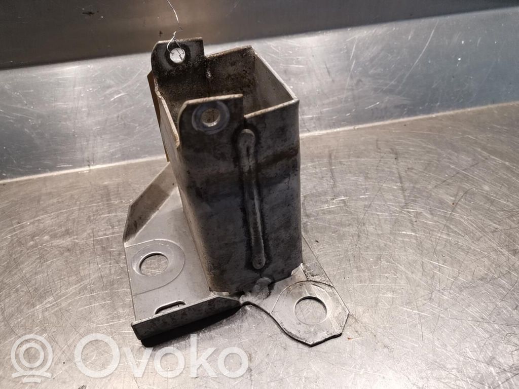 Renault Clio III Front bumper cross member 