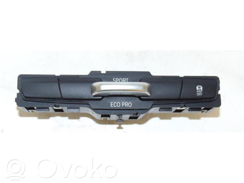 BMW 2 F46 Consola central 