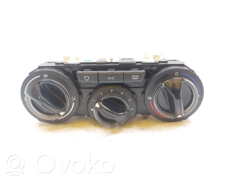Peugeot 208 I Center console 