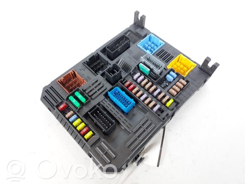 Citroen C4 III e-C4 Módulo de fusible 
