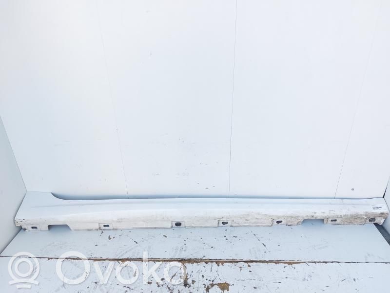 Audi A5 Kynnyksen/sivuhelman lista 