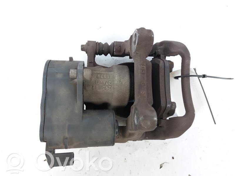 Mercedes-Benz A W177 Zacisk hamulcowy przedni 