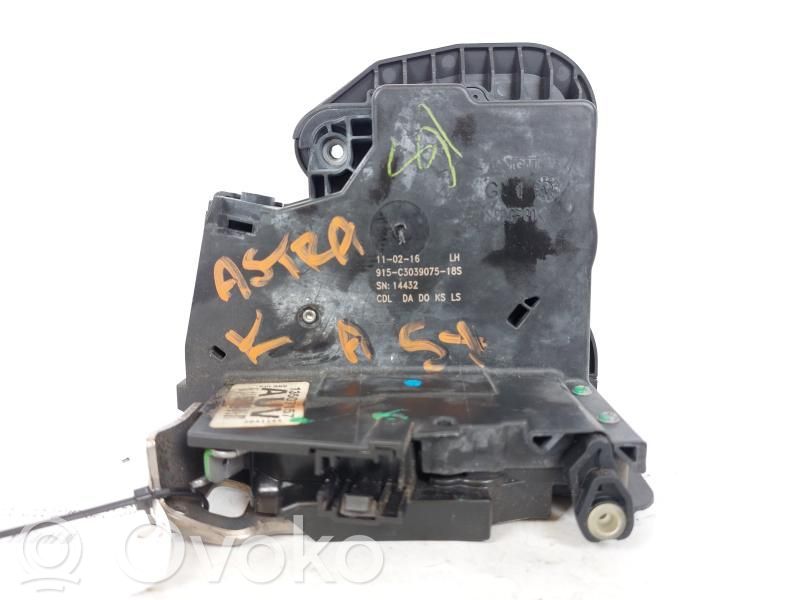 Opel Astra K Front door lock 