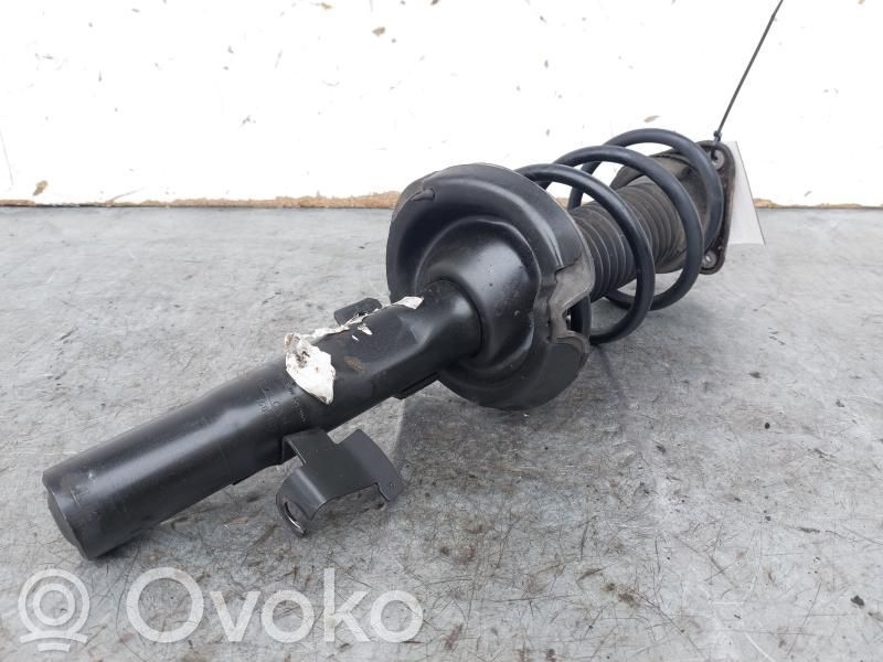 Volvo V40 Priekšpusē amortizators 