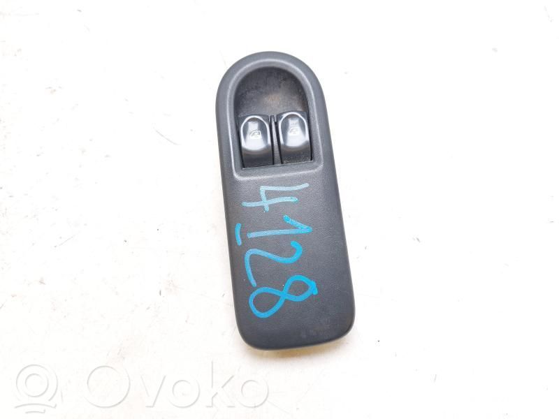 Renault Clio III Electric window control switch 