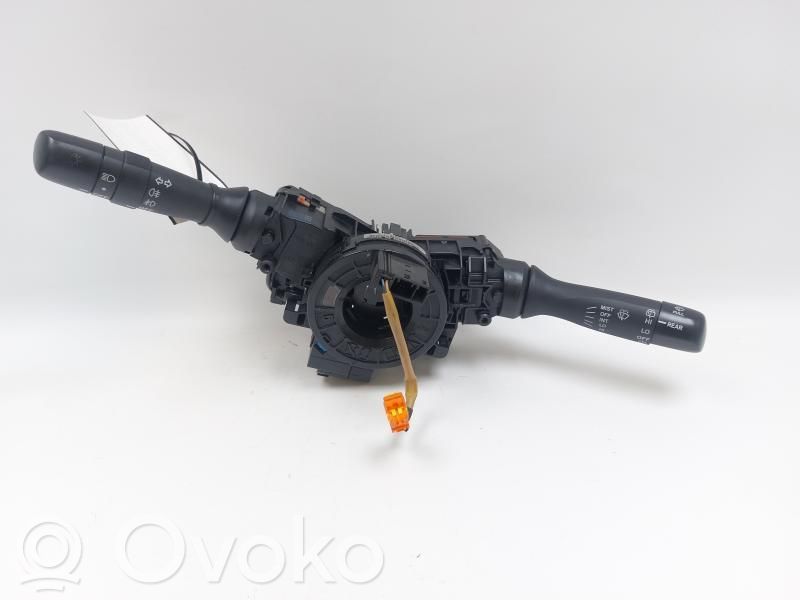 Toyota Yaris Przełącznik świateł 