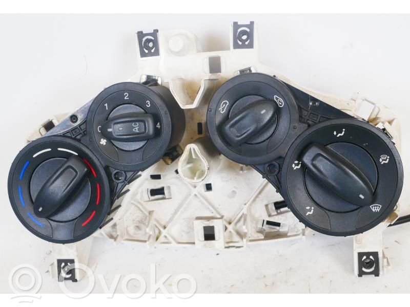 Ford Ka Centrālā konsole 