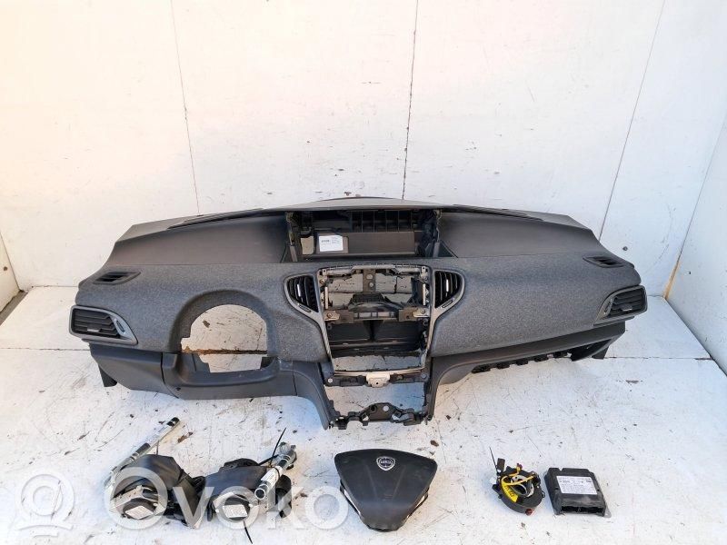 Lancia Ypsilon Airbag set with panel 