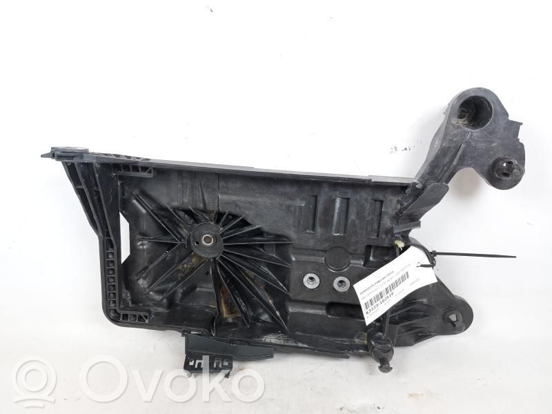 Seat Leon IV Akkulaatikon alusta 
